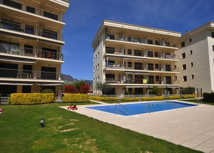 Apartment In Roses Only 50 M From Beach
